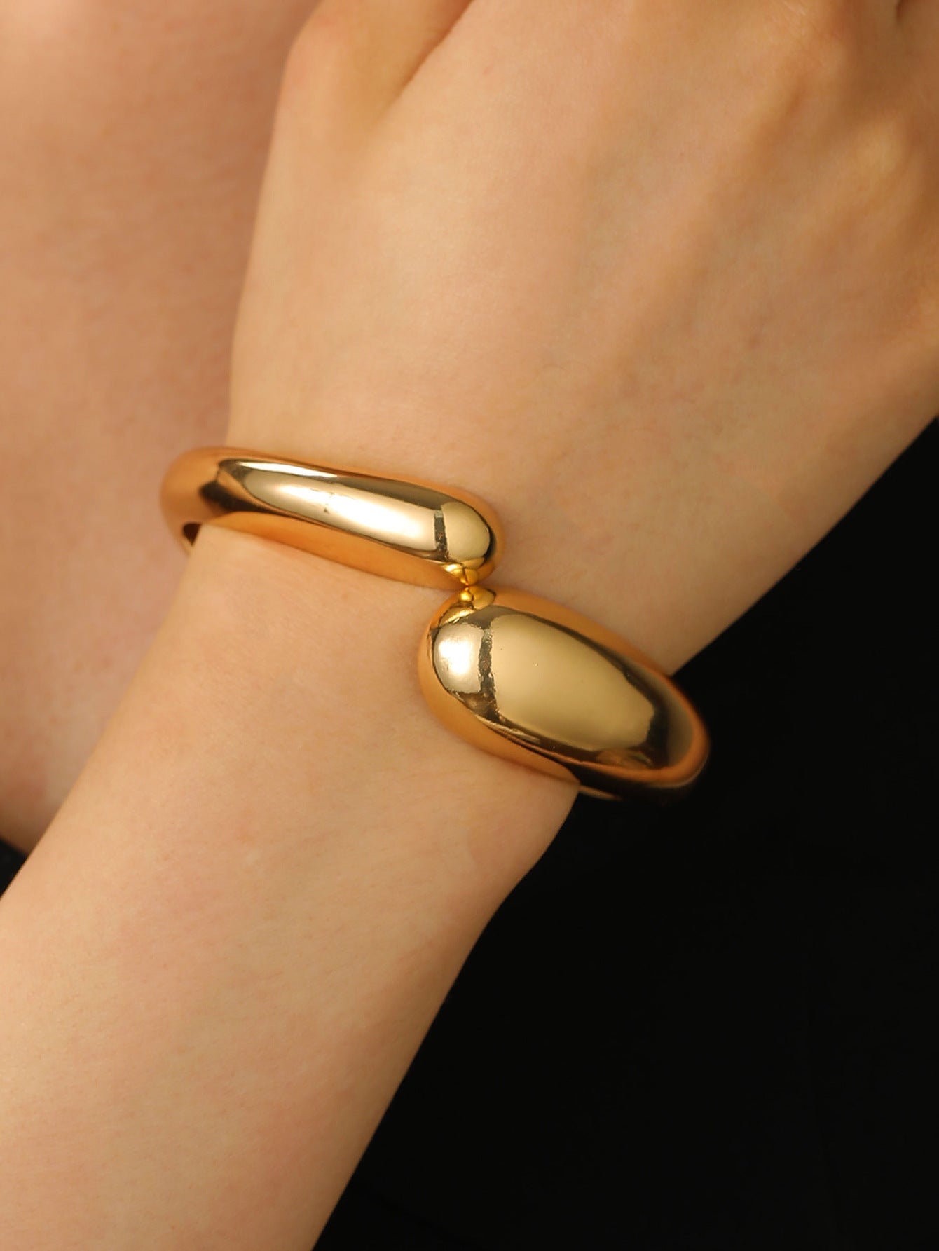 Wholesale suit Golden Glow Irregular Bracelet